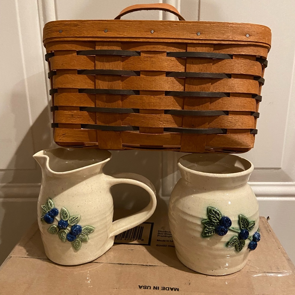 Richard Johnson Camden Maine cream sugar pottery/longaberger basket set
